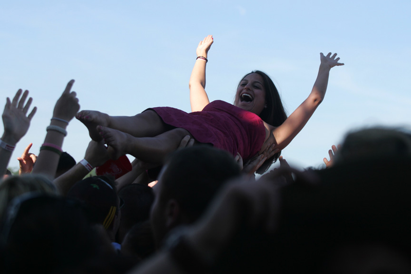 Illustration for article titled Preakness Infield Exposé: I See The Blush Upon Thy Ass Cheeks, Maryland!